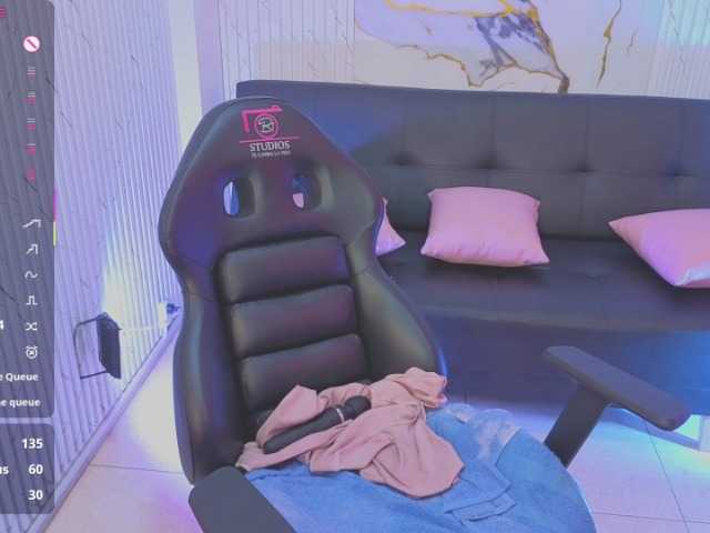 juanita-tay live cam preview