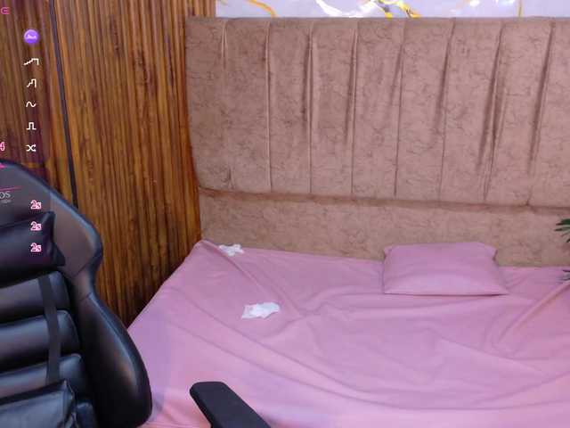 juanita-tay live webcam show