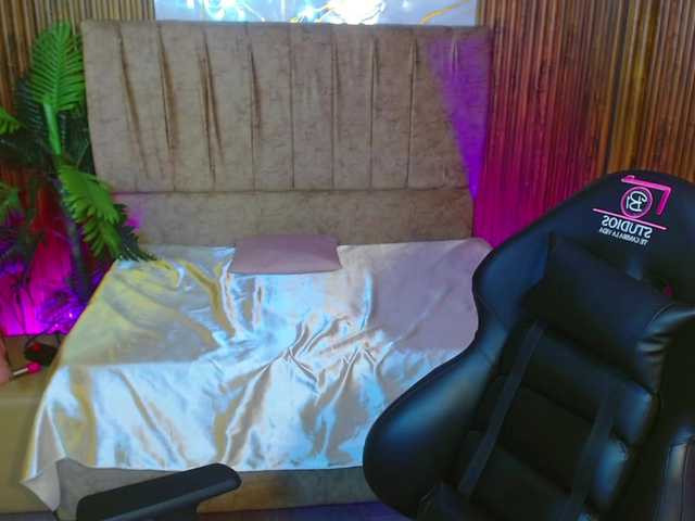 Juanita-tay, 19 y/o - Live Cam on BongaCams