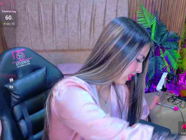 juanita-tay webcam