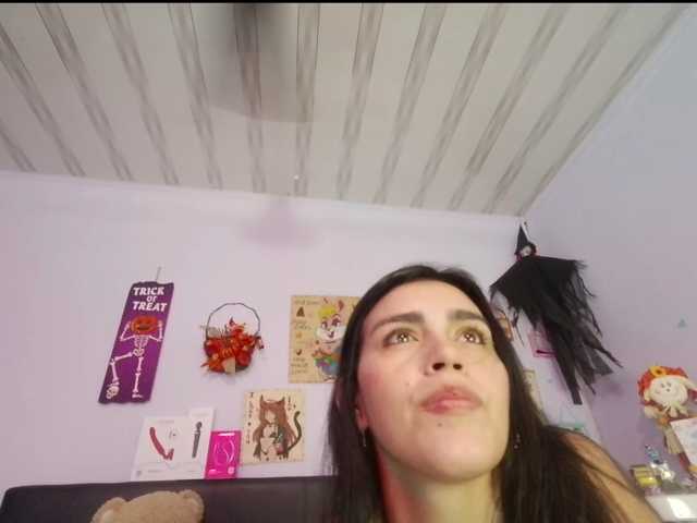 le modèle Lorrayne- est en webcam porno dans un show sur le site bongacams, il possède les tags suivants: Latino/Hispanic,Brunette,Hairy