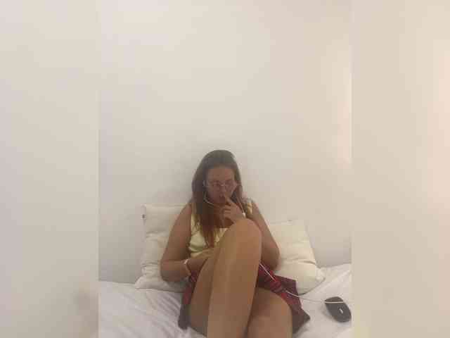 BellaGreymodel webcam