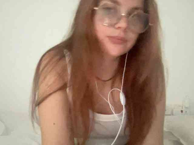 BellaGreymodel webcam