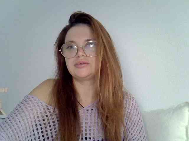 BellaGreymodel webcam