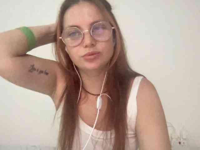 BellaGreymodel webcam