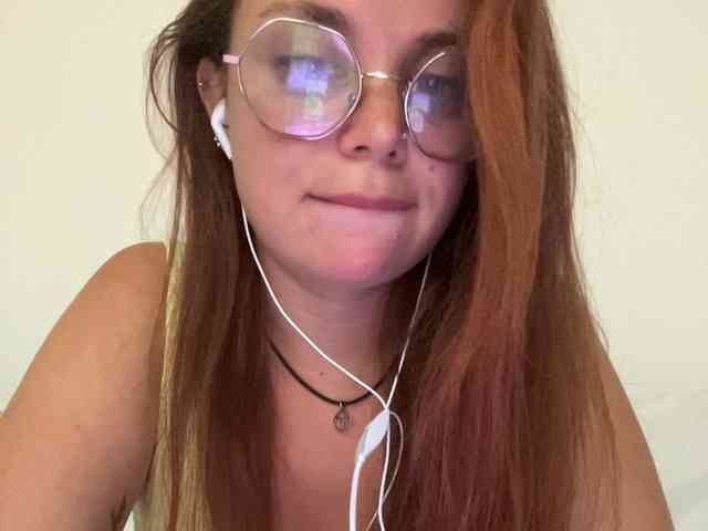 BellaGreymodel webcam