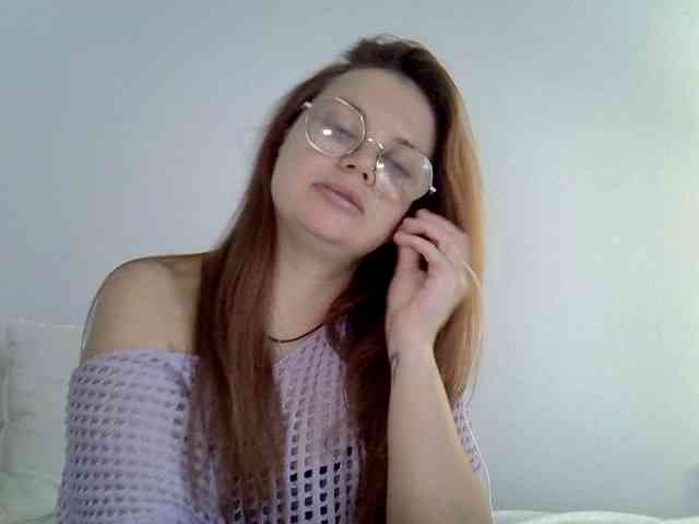 BellaGreymodel webcam