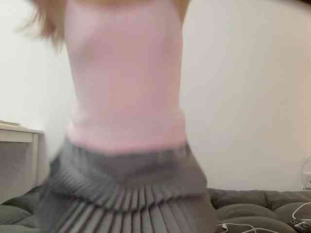 BellaGreymodel webcam