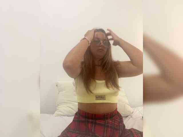 BellaGreymodel webcam