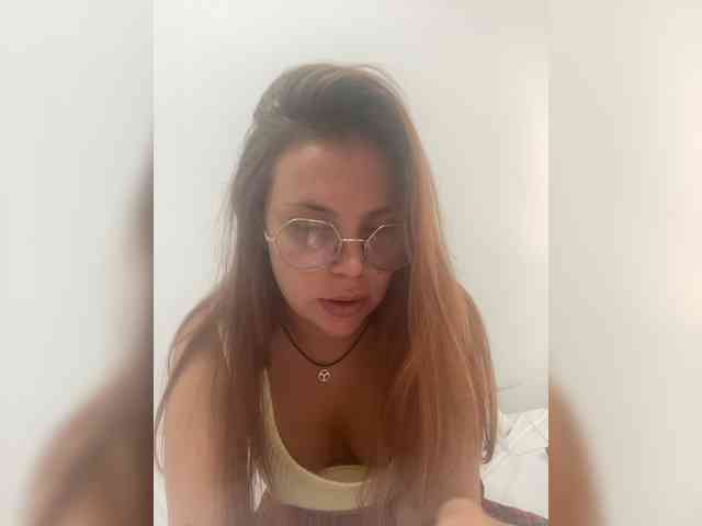 BellaGreymodel webcam