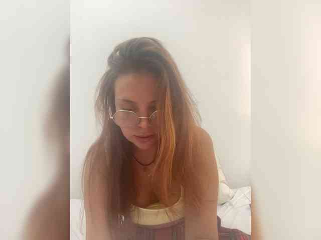 BellaGreymodel webcam