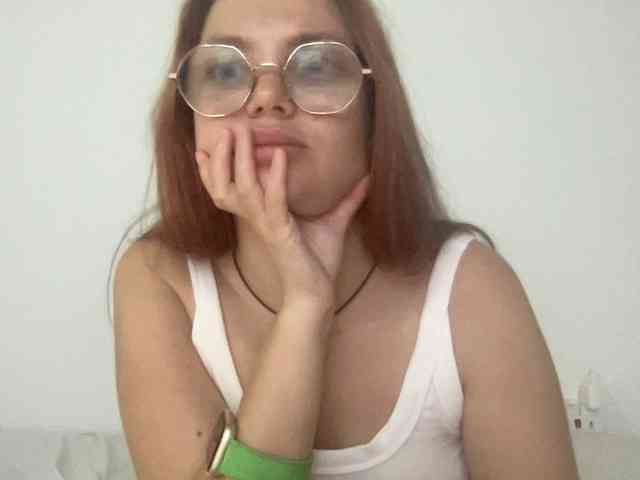 BellaGreymodel webcam