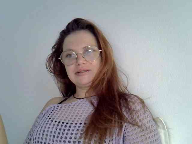 BellaGreymodel webcam