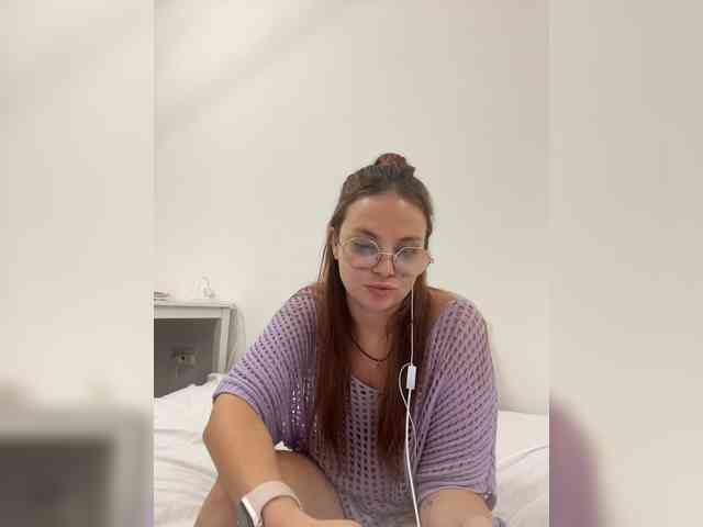 BellaGreymodel webcam