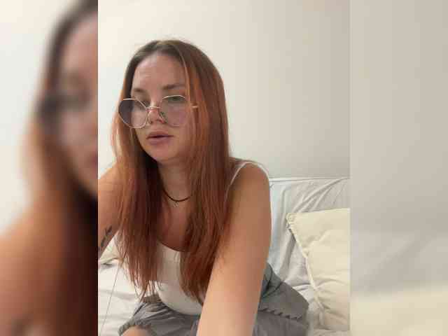BellaGreymodel webcam