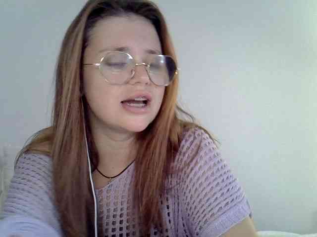 BellaGreymodel webcam
