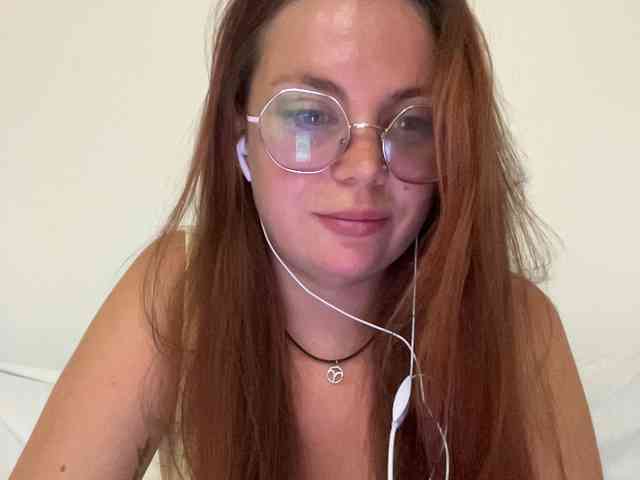 BellaGreymodel webcam