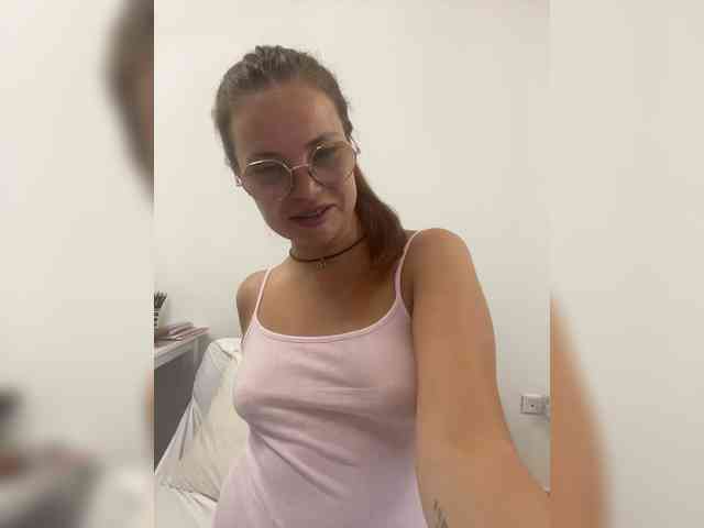 BellaGreymodel webcam