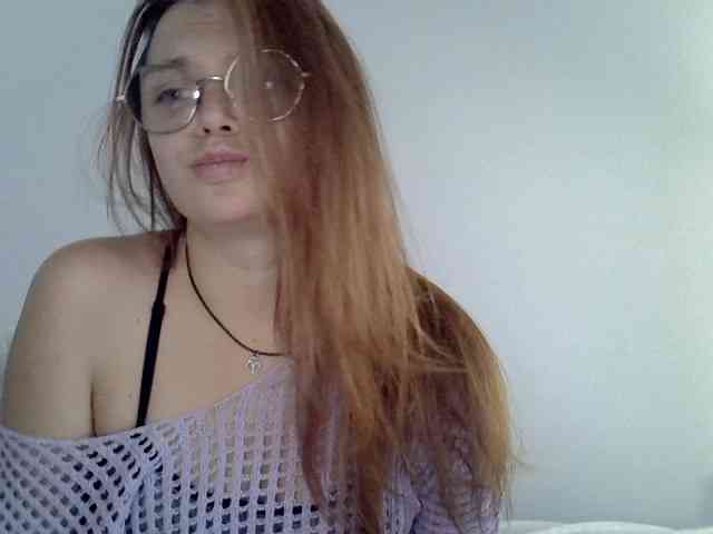 BellaGreymodel webcam