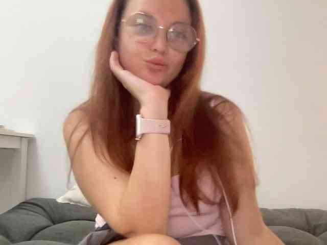 BellaGreymodel webcam