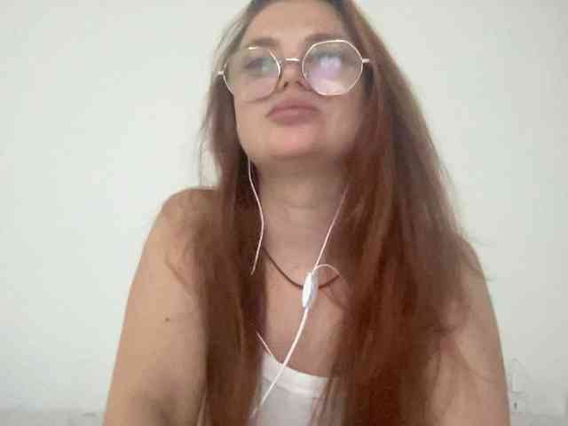 BellaGreymodel webcam