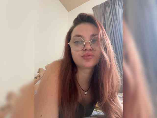 BellaGreymodel webcam