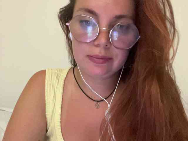 BellaGreymodel webcam