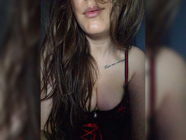 hellshell300 live cam on BongaCams