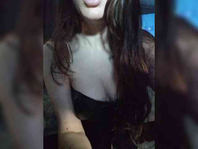 hellshell300 Live Webcam on BongaCams