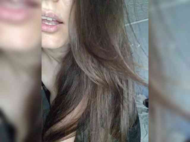 hellshell300 Live Webcam on BongaCams
