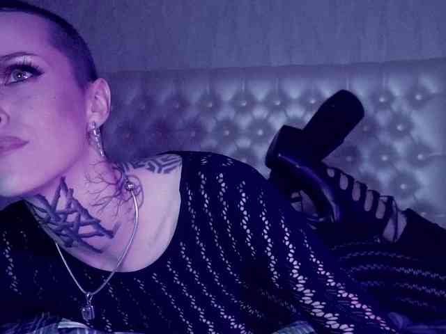 MARLA_SINGER webcam