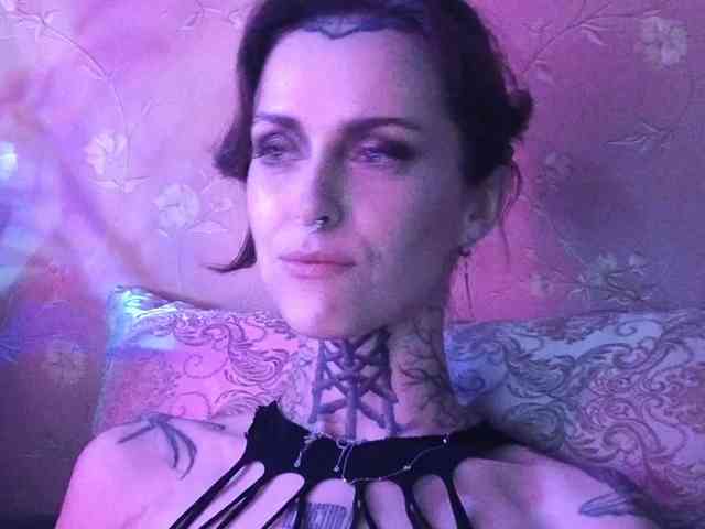 MARLA_SINGER webcam