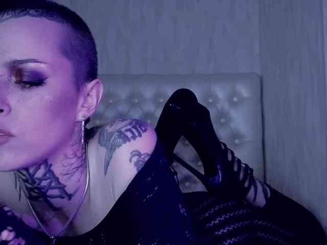 MARLA_SINGER webcam