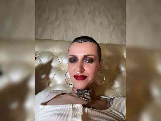 MARLA_SINGER webcam