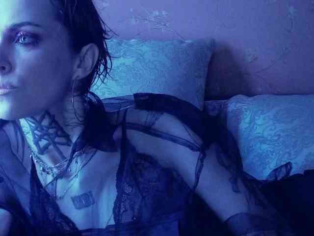 MARLA_SINGER webcam