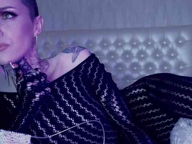 MARLA_SINGER webcam