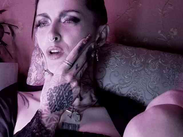 MARLA_SINGER webcam