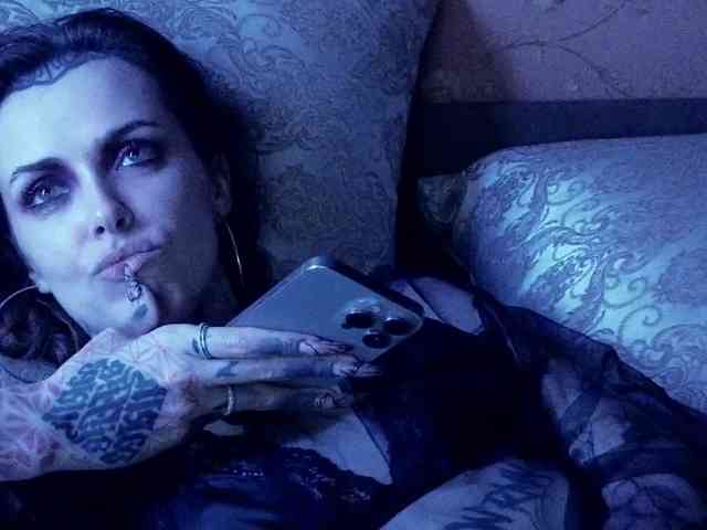 MARLA_SINGER webcam