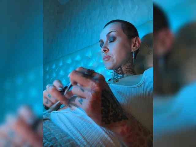 MARLA_SINGER webcam
