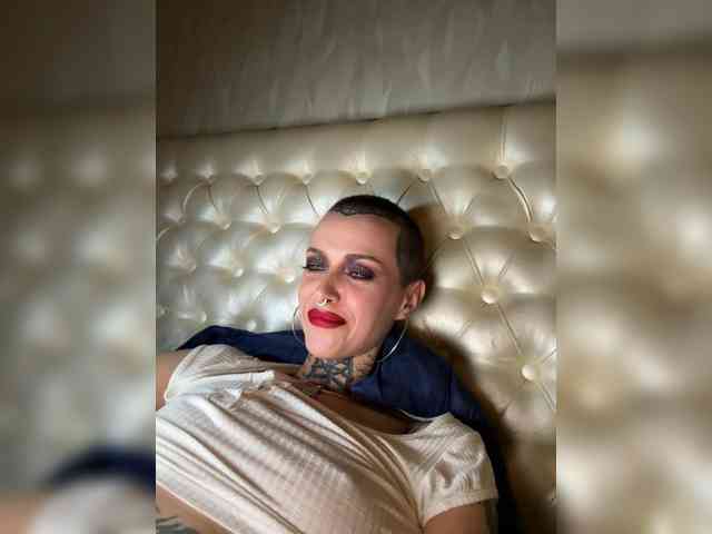 MARLA_SINGER webcam