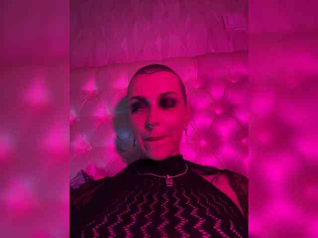 MARLA_SINGER webcam