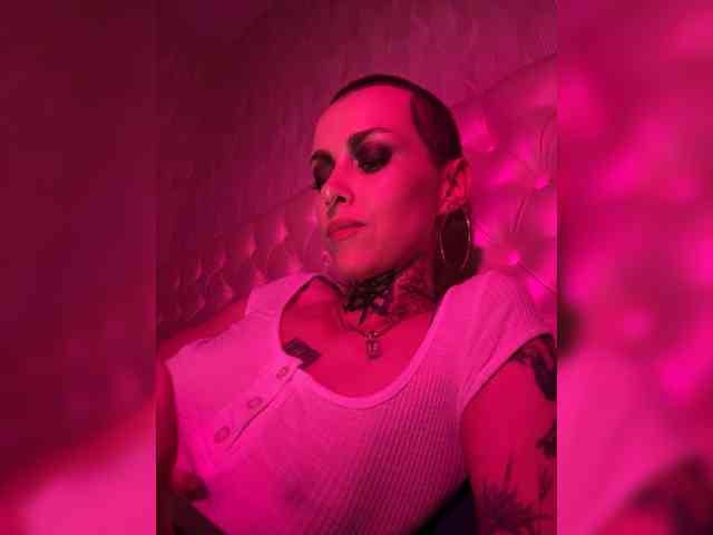 MARLA_SINGER webcam