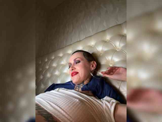 MARLA_SINGER webcam