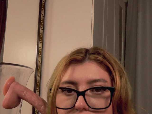 Aliyv live cam on BongaCams