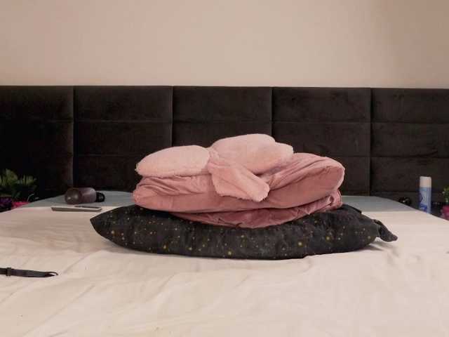 Aliyv live cam on BongaCams