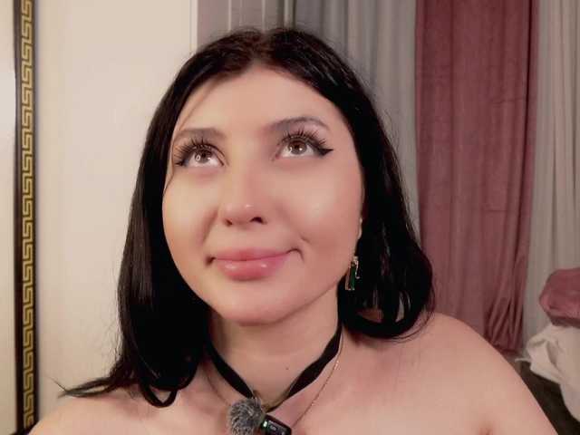 Aliyv live cam on BongaCams