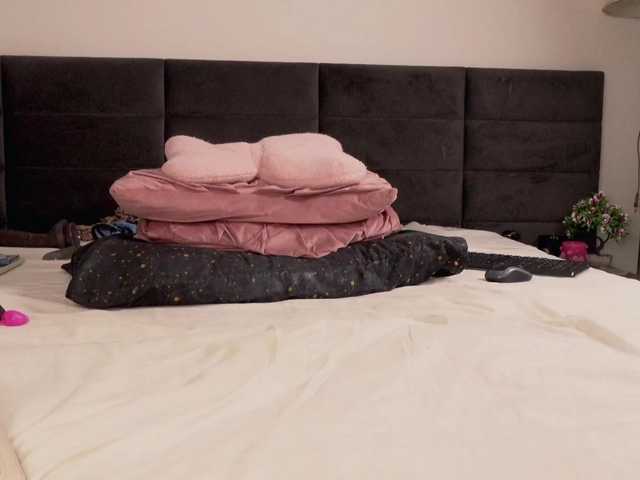 Aliyv live cam on BongaCams