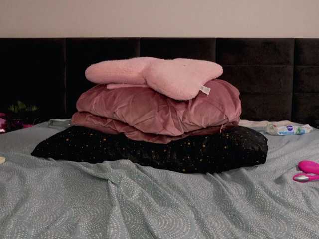 Aliyv live cam on BongaCams
