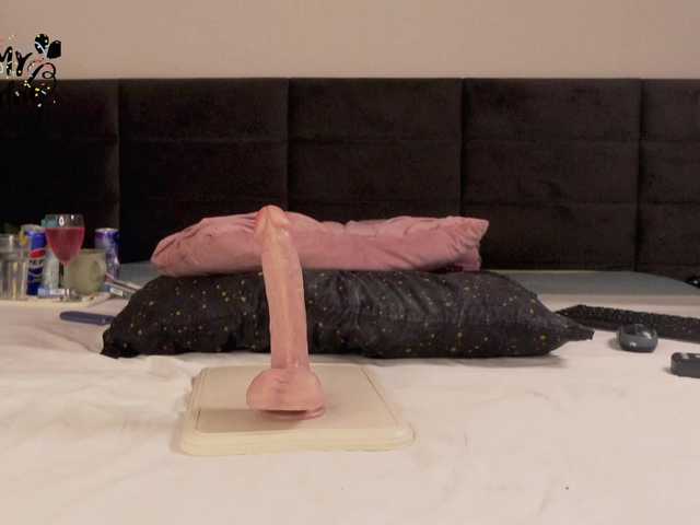 Aliyv live cam on BongaCams