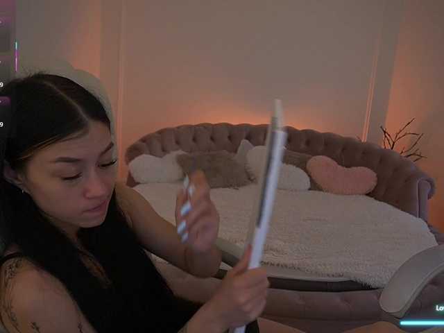 le modèle FataleNellie est en webcam porno dans un show sur le site bongacams, il possède les tags suivants: White/Caucasian,Brunette,Shaved